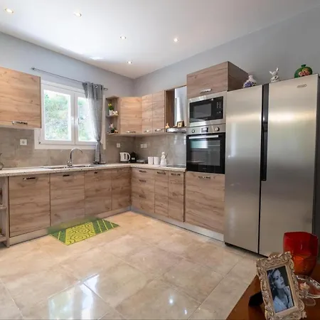 Angelique Landsted Sinarádes