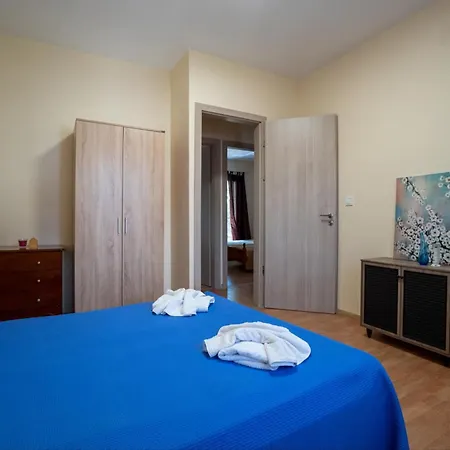 Angelique Sinarádes