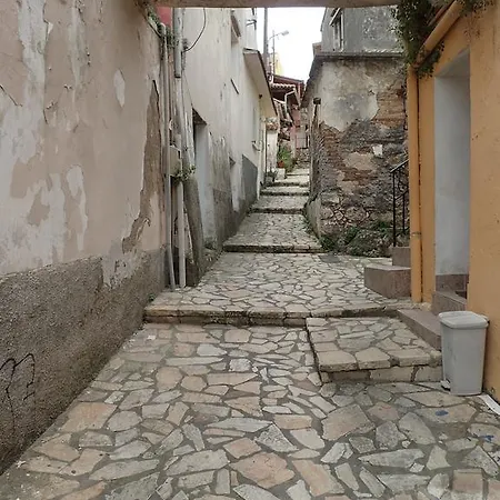 Angelique Landsted Sinarádes