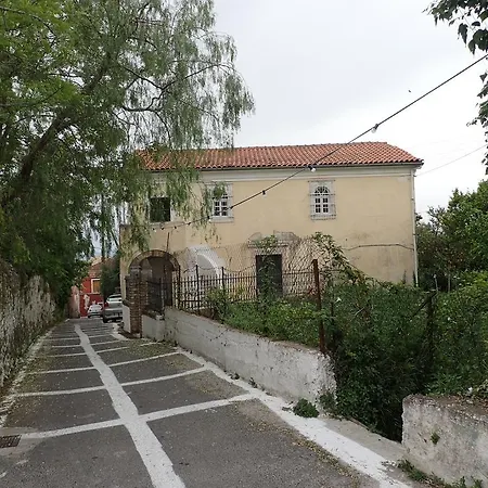 Angelique Casă la țară