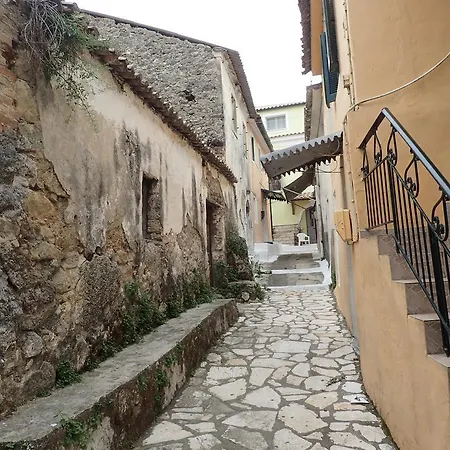 Angelique Kır Evi *