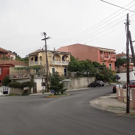 Angelique Kır Evi Sinarádes