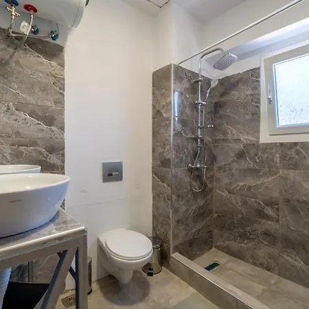 Séjour à la campagne Angelique Sinarádes