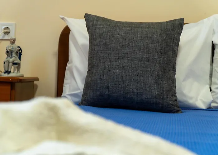 Angelique Landhuis Sinarádes